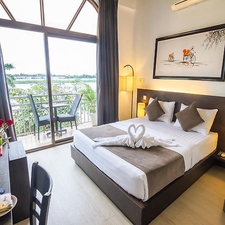 Adore Riverside Hotel Phnom Penh Exterior photo