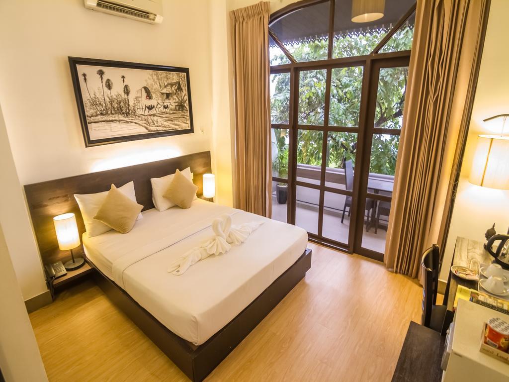 Adore Riverside Hotel Phnom Penh Exterior photo