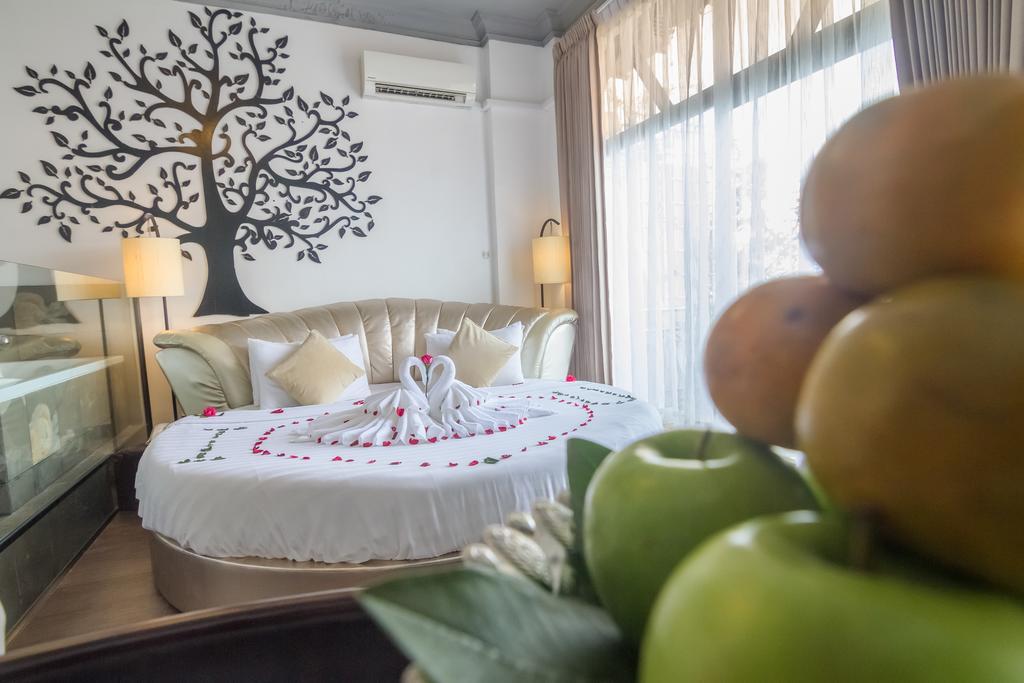 Adore Riverside Hotel Phnom Penh Exterior photo